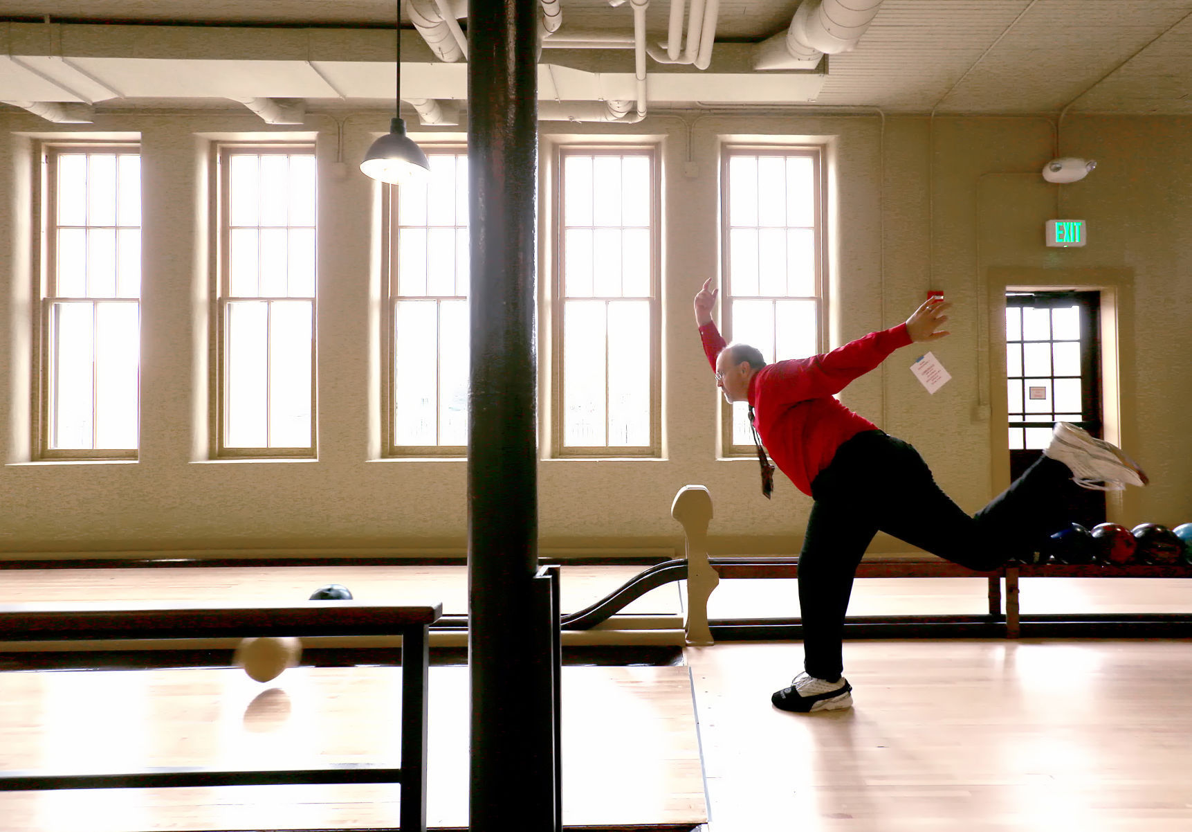 Vintage Bowling Tour-main jump